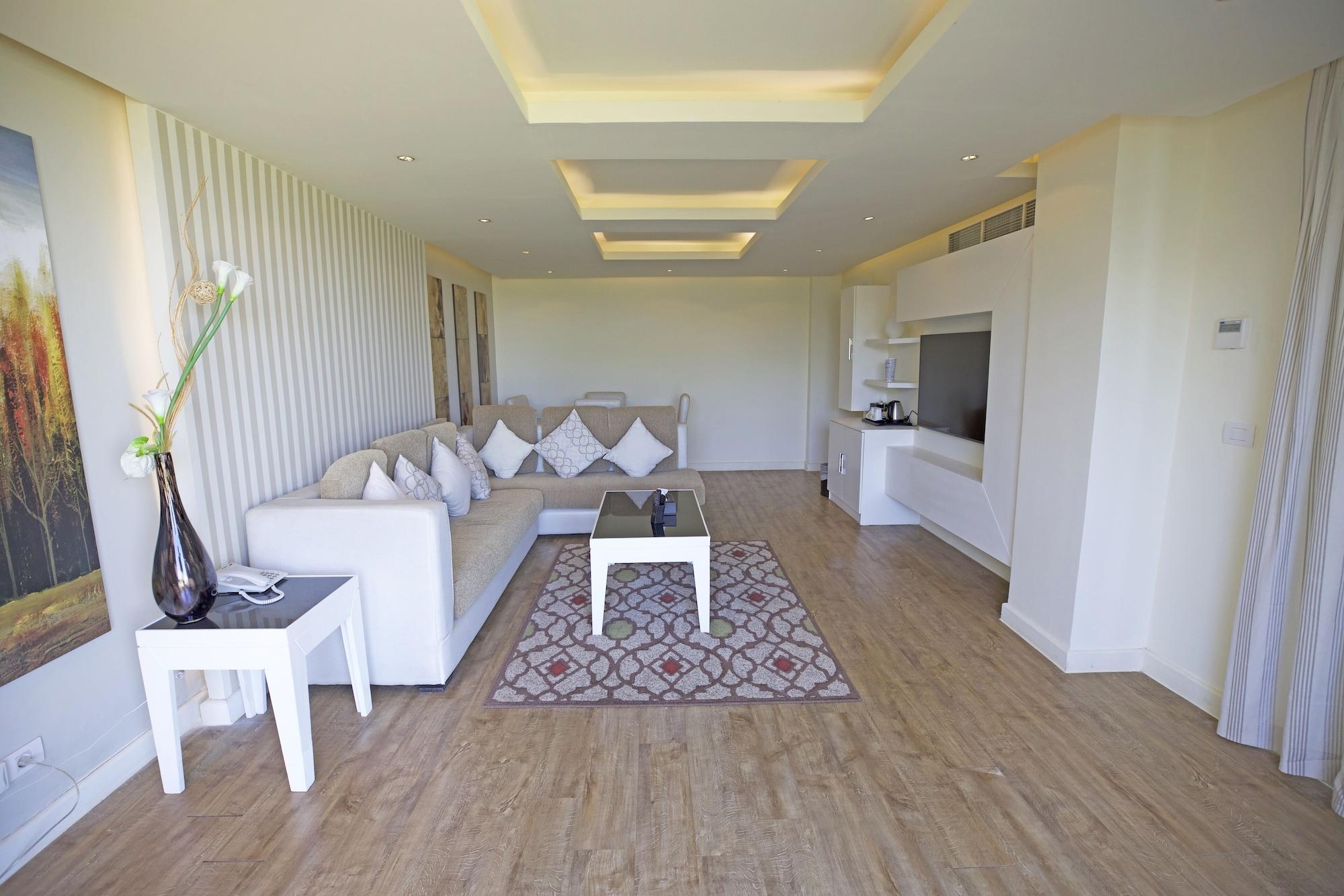 Sunrise Montemare Resort -Grand Select (Adults Only) Sharm el-Sheikh Luaran gambar A living room in a private villa at the resort